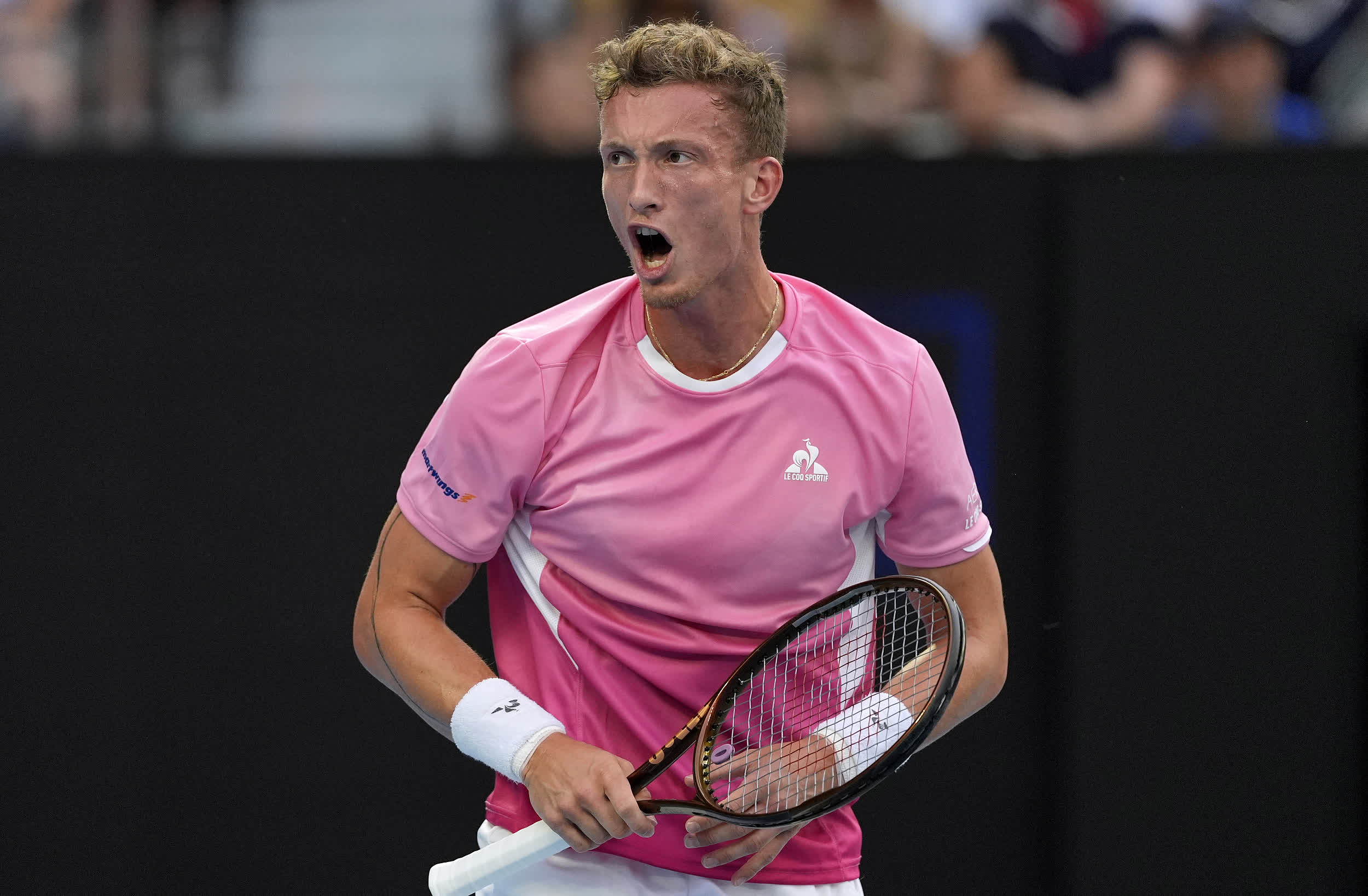 乐鱼体育入口-关于德约科维奇重返赛场，夺冠首场状态出色，篮网观众沸腾！上演精彩一战的信息-乐鱼体育入口